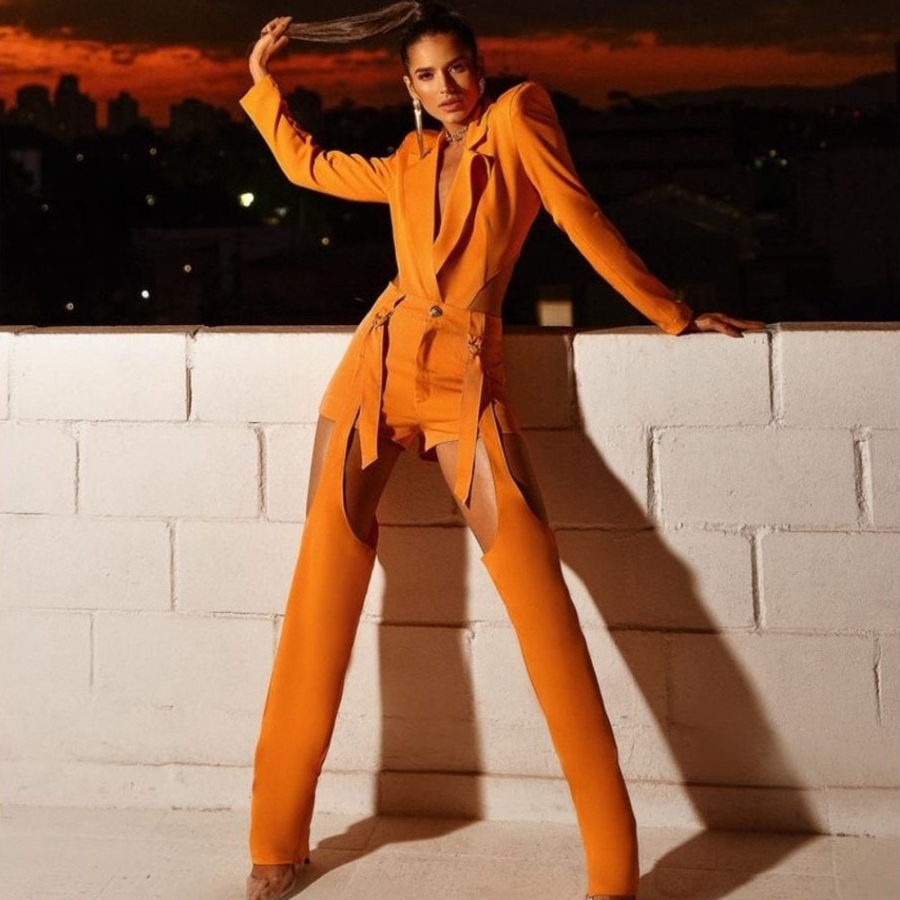 Fall suits in a very cute cut out set